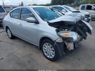NISSAN VERSA 2015