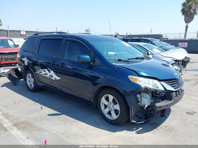 TOYOTA SIENNA 2011