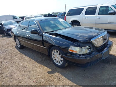 LINCOLN TOWN CAR 2011