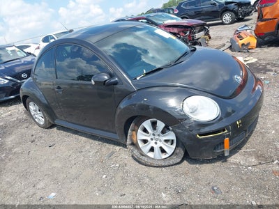 VOLKSWAGEN NEW BEETLE 2010