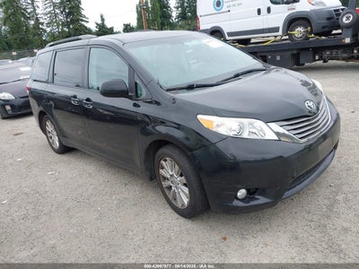 TOYOTA SIENNA 2011