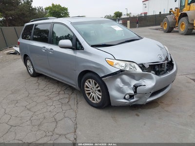 TOYOTA SIENNA 2015