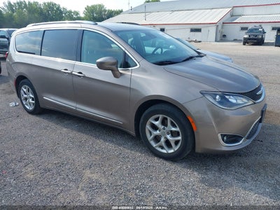 CHRYSLER PACIFICA 2017