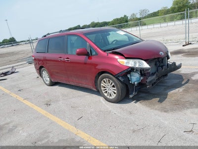 TOYOTA SIENNA 2013