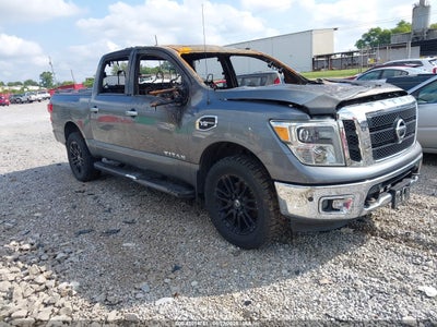 NISSAN TITAN 2017