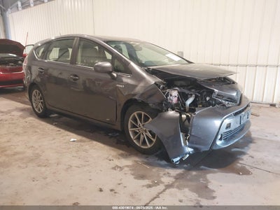 TOYOTA PRIUS V 2015