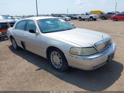 LINCOLN TOWN CAR 2009
