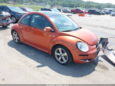 VOLKSWAGEN NEW BEETLE 2010