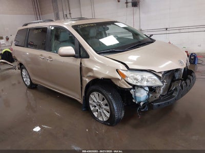 TOYOTA SIENNA 2011