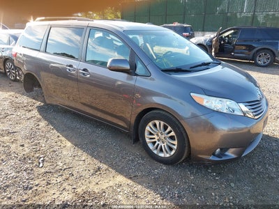 TOYOTA SIENNA 2017