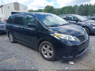 TOYOTA SIENNA 2011