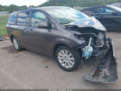 TOYOTA SIENNA 2015