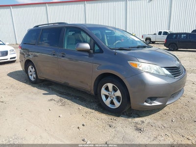 TOYOTA SIENNA 2011