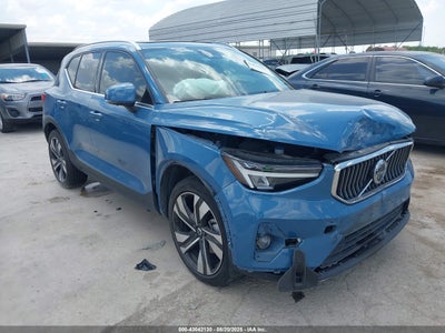 VOLVO XC40 2023