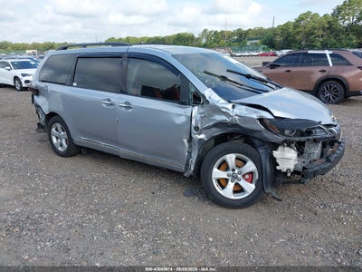 TOYOTA SIENNA 2011