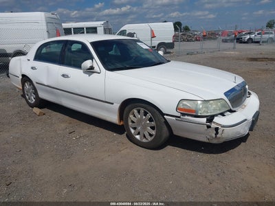 LINCOLN TOWN CAR 2010