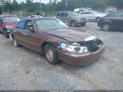 LINCOLN TOWN CAR 2001
