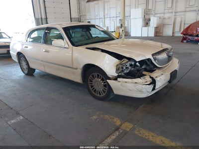 LINCOLN TOWN CAR 2008