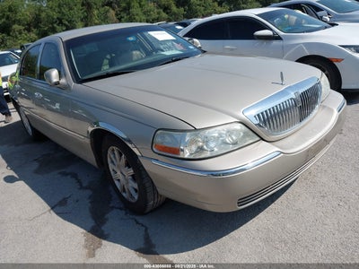 LINCOLN TOWN CAR 2010