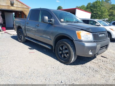 NISSAN TITAN 2015