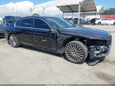 BMW 750 2022