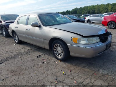 LINCOLN TOWN CAR 2001