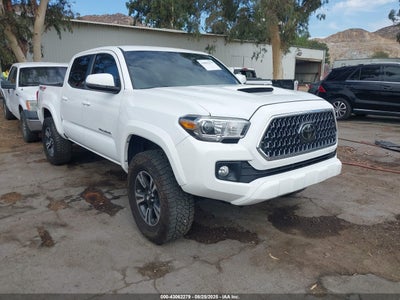 TOYOTA TACOMA 2018