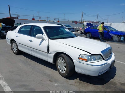 LINCOLN TOWN CAR 2011