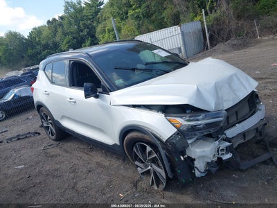 VOLVO XC40 2021