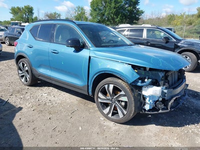 VOLVO XC40 2024