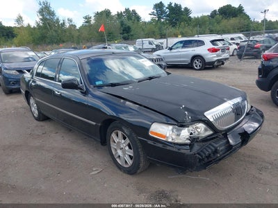 LINCOLN TOWN CAR 2011