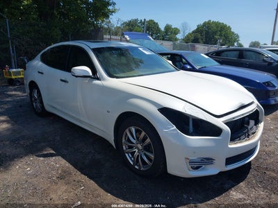 INFINITI Q70 2016