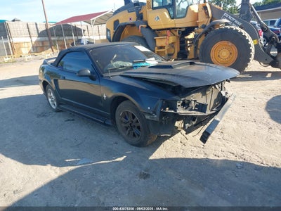 FORD MUSTANG 2000