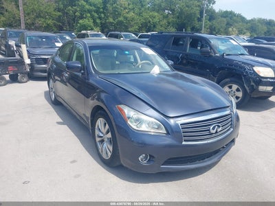 INFINITI M37 2011