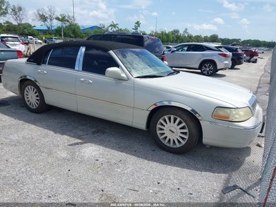 LINCOLN TOWN CAR 2005