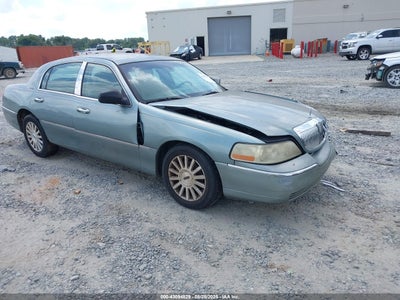 LINCOLN TOWN CAR 2004
