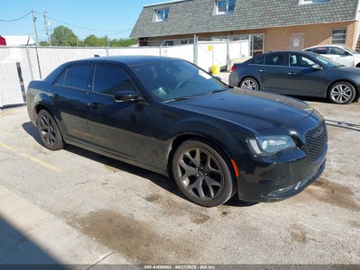 CHRYSLER 300 2023