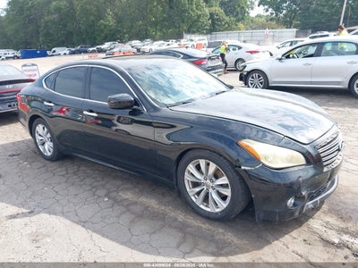 INFINITI M37 2011