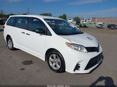TOYOTA SIENNA 2018