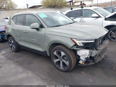 VOLVO XC40 2025