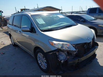 TOYOTA SIENNA 2017