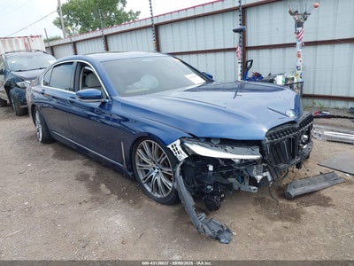 BMW 750 2022