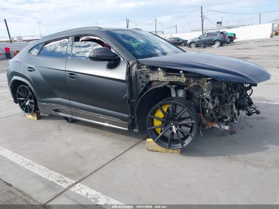 LAMBORGHINI URUS 2021