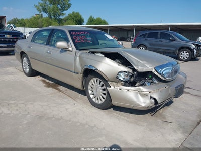 LINCOLN TOWN CAR 2004