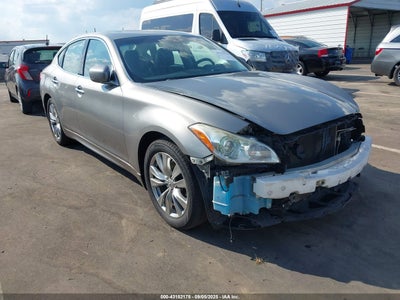 INFINITI M37 2013
