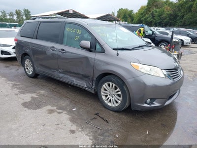 TOYOTA SIENNA 2013