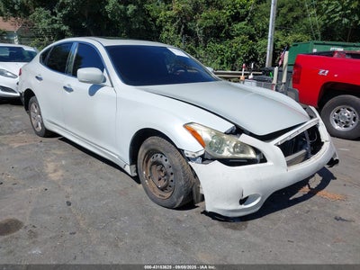 INFINITI M37 2013