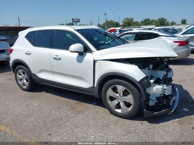 VOLVO XC40 2021