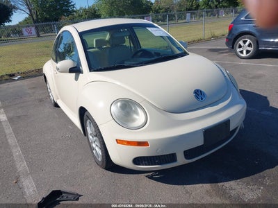 VOLKSWAGEN NEW BEETLE 2010