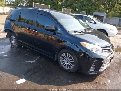 TOYOTA SIENNA 2019